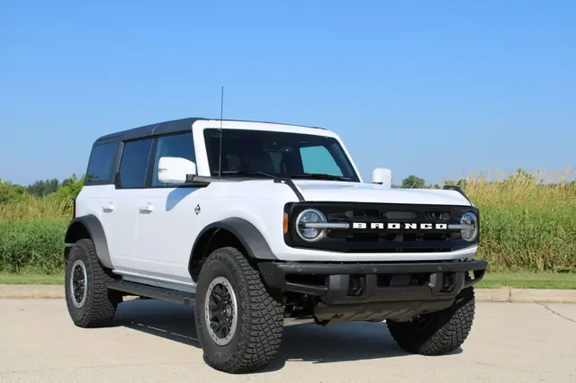 White Ford Bronco Outer Banks 4-door